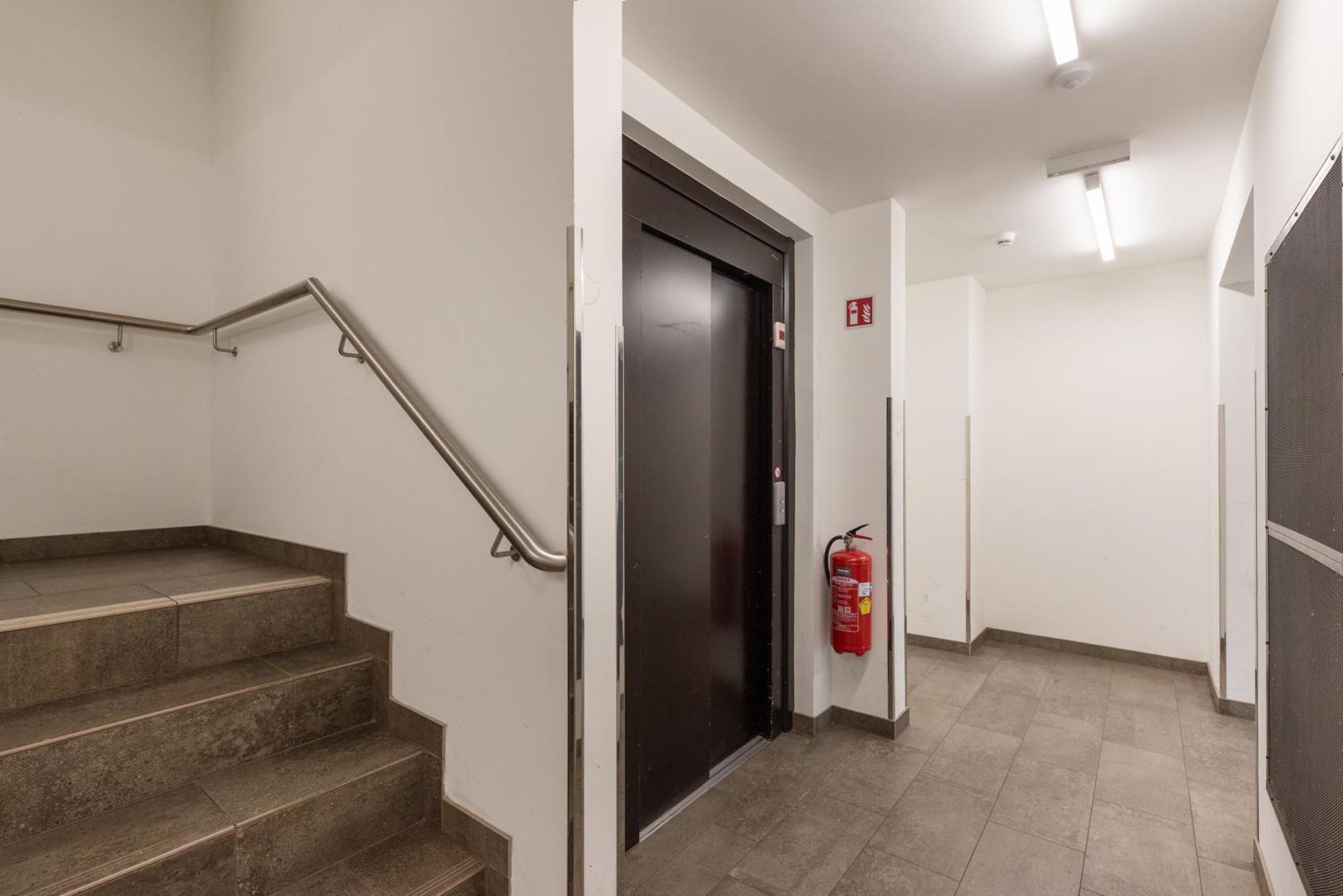 Luxurious Living With Beautiful Terrace Viena
