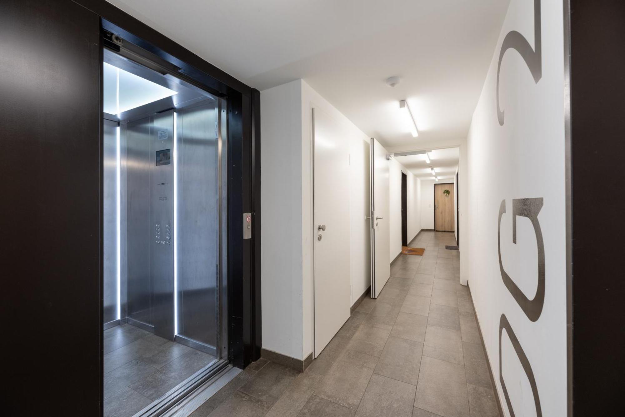 Luxurious Living With Beautiful Terrace Apartament *