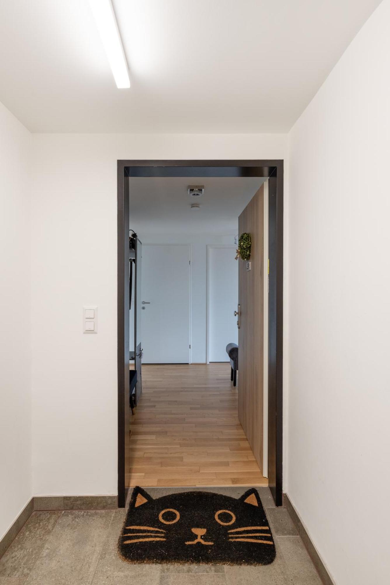 Luxurious Living With Beautiful Terrace Viena