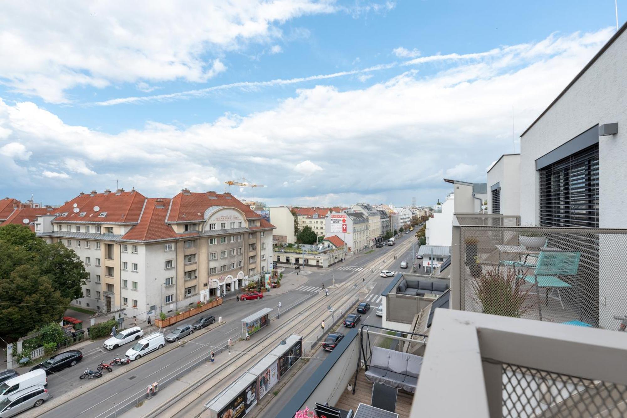 Luxurious Living With Beautiful Terrace Apartament